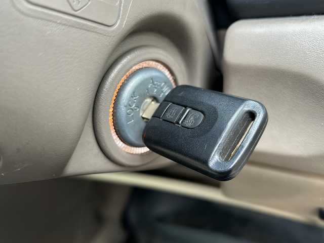 日産 ブルーバード シルフィ 18Vi－4 道央・札幌 2003(平15)年 4.8万km チタニウムシルバー カーオーディオ（FM/AM/CD)/オートライト/エンジンスターター/電動格納ミラー/パワーウィンドウ/デフロスター/純正マット/ラバーマット/積込冬タイヤ