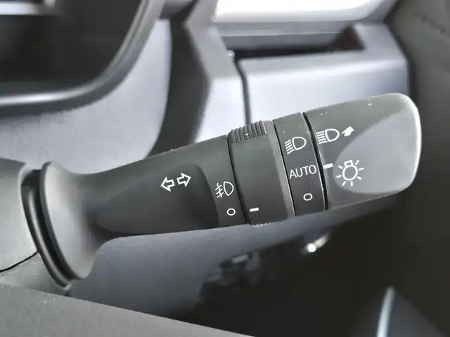 ダイハツ トール カスタムG ターボ 東京都 2025(令7)年 0.1千km ブラックマイカメタリック/パールホワイトⅢ 2トーン 登録済未使用車/スマートアシスト/・衝突回避ブレーキ/・誤発進抑制制御/・車線逸脱抑制機能/・車線逸脱警報機能/・先行車発進お知らせ機能/・アダプティブクルーズコントロール/・コーナーセンサー/・パノラマモニター/プッシュスタート/アイドリングストップ/純正9インチディスプレイオーディオ/【AM/FM/フルセグTV/Bluetooth/USB/iPod/HDMI】/・AppleCarPlay/AndroidAuto/両側電動スライドドア/後席ロールサンシェード/LEDヘッドライト/フォグランプ/オートライト/ISOFIX/15インチ純正アルミホイール/スマートキー/スペアキー×1/取扱説明書/保証書