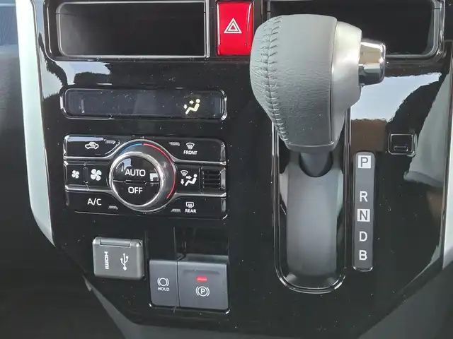 ダイハツ トール カスタムG ターボ 東京都 2025(令7)年 0.1千km ブラックマイカメタリック/パールホワイトⅢ 2トーン 登録済未使用車/スマートアシスト/・衝突回避ブレーキ/・誤発進抑制制御/・車線逸脱抑制機能/・車線逸脱警報機能/・先行車発進お知らせ機能/・アダプティブクルーズコントロール/・コーナーセンサー/・パノラマモニター/プッシュスタート/アイドリングストップ/純正9インチディスプレイオーディオ/【AM/FM/フルセグTV/Bluetooth/USB/iPod/HDMI】/・AppleCarPlay/AndroidAuto/両側電動スライドドア/後席ロールサンシェード/LEDヘッドライト/フォグランプ/オートライト/ISOFIX/15インチ純正アルミホイール/スマートキー/スペアキー×1/取扱説明書/保証書