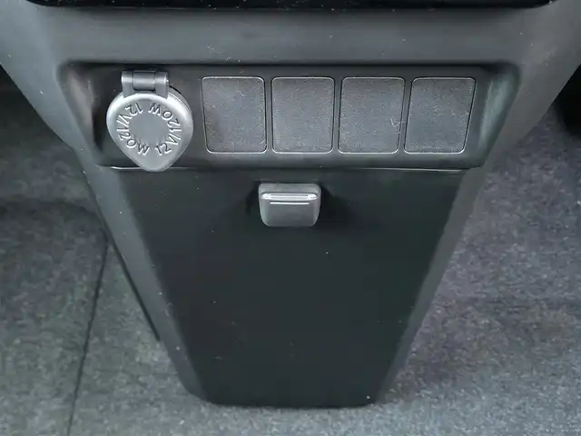 ダイハツ トール カスタムG ターボ 東京都 2025(令7)年 0.1千km ブラックマイカメタリック/パールホワイトⅢ 2トーン 登録済未使用車/スマートアシスト/・衝突回避ブレーキ/・誤発進抑制制御/・車線逸脱抑制機能/・車線逸脱警報機能/・先行車発進お知らせ機能/・アダプティブクルーズコントロール/・コーナーセンサー/・パノラマモニター/プッシュスタート/アイドリングストップ/純正9インチディスプレイオーディオ/【AM/FM/フルセグTV/Bluetooth/USB/iPod/HDMI】/・AppleCarPlay/AndroidAuto/両側電動スライドドア/後席ロールサンシェード/LEDヘッドライト/フォグランプ/オートライト/ISOFIX/15インチ純正アルミホイール/スマートキー/スペアキー×1/取扱説明書/保証書