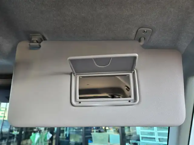 ダイハツ トール カスタムG ターボ 東京都 2025(令7)年 0.1千km ブラックマイカメタリック/パールホワイトⅢ 2トーン 登録済未使用車/スマートアシスト/・衝突回避ブレーキ/・誤発進抑制制御/・車線逸脱抑制機能/・車線逸脱警報機能/・先行車発進お知らせ機能/・アダプティブクルーズコントロール/・コーナーセンサー/・パノラマモニター/プッシュスタート/アイドリングストップ/純正9インチディスプレイオーディオ/【AM/FM/フルセグTV/Bluetooth/USB/iPod/HDMI】/・AppleCarPlay/AndroidAuto/両側電動スライドドア/後席ロールサンシェード/LEDヘッドライト/フォグランプ/オートライト/ISOFIX/15インチ純正アルミホイール/スマートキー/スペアキー×1/取扱説明書/保証書