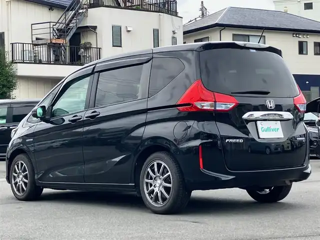 ホンダ フリード ハイブリット EX 静岡県 2017(平29)年 9.6万km クリスタルブラックパール 純正9インチナビ(CD/DVD/BT/フルセグ)/バックカメラ/エンジンスタートボタン/パワーステアリング/パワーウィンドウ/寒冷地仕様/アイドリングストップ/スマートキー/スペアキー１本/オートエアコン/レーダークルーズコントロール/後席モニター(VM-185EN)/純正ETC/ドライブレコーダー/ウォークスルー/社外フロアマット/ハーフレザーシート/D席N席シートヒーター/両側パワースライドドア/社外アルミホイール/ABS/横滑り防止装置/レーンキープアシスト/オートライト/LEDヘッドライト/W+サイドエアバッグ/カーテンエアバッグ/衝突軽減システム/パワステ不調(カクカクする)