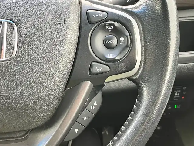 ホンダ フリード ハイブリット EX 静岡県 2017(平29)年 9.6万km クリスタルブラックパール 純正9インチナビ(CD/DVD/BT/フルセグ)/バックカメラ/エンジンスタートボタン/パワーステアリング/パワーウィンドウ/寒冷地仕様/アイドリングストップ/スマートキー/スペアキー１本/オートエアコン/レーダークルーズコントロール/後席モニター(VM-185EN)/純正ETC/ドライブレコーダー/ウォークスルー/社外フロアマット/ハーフレザーシート/D席N席シートヒーター/両側パワースライドドア/社外アルミホイール/ABS/横滑り防止装置/レーンキープアシスト/オートライト/LEDヘッドライト/W+サイドエアバッグ/カーテンエアバッグ/衝突軽減システム/パワステ不調(カクカクする)