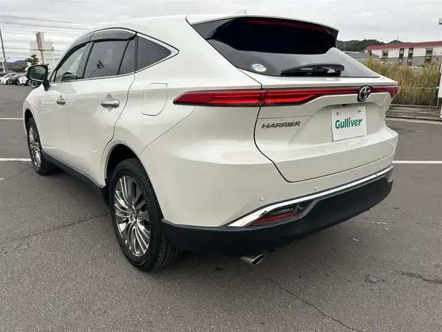 トヨタ ハリアー ハイブリッド Z 岡山県 2020(令2)年 8.4万km ホワイトパールクリスタルシャイン 登録時走行距離83180km/JBLプレミアムサウンド/純正12.3インチナビ/フルセグTV(AM.FM.TV.BT)/全方位カメラ/ETC2.0/ブラインドスポットモニター/デジタルインナーミラー/ヘッドアップディスプレイ/クリアランスソナー/衝突軽減ブレーキ/横滑り防止装置/クルーズコントロール(追従走行あり)/車線逸脱警報（レーンキープアシスト）/オートライト/オートマチックハイビーム/アイドリングストップ/電動リアゲート/19インチ純正AW/純正フロアマット/ハーフレザーシート/D席パワーシート/スマートキー/プッシュスタート/ドアバイザー