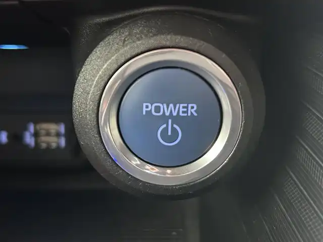 トヨタ ハリアー ハイブリッド Z 岡山県 2020(令2)年 8.4万km ホワイトパールクリスタルシャイン 登録時走行距離83180km/JBLプレミアムサウンド/純正12.3インチナビ/フルセグTV(AM.FM.TV.BT)/全方位カメラ/ETC2.0/ブラインドスポットモニター/デジタルインナーミラー/ヘッドアップディスプレイ/クリアランスソナー/衝突軽減ブレーキ/横滑り防止装置/クルーズコントロール(追従走行あり)/車線逸脱警報（レーンキープアシスト）/オートライト/オートマチックハイビーム/アイドリングストップ/電動リアゲート/19インチ純正AW/純正フロアマット/ハーフレザーシート/D席パワーシート/スマートキー/プッシュスタート/ドアバイザー