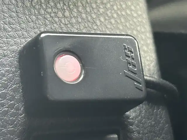 トヨタ ハリアー ハイブリッド Z 岡山県 2020(令2)年 8.4万km ホワイトパールクリスタルシャイン 登録時走行距離83180km/JBLプレミアムサウンド/純正12.3インチナビ/フルセグTV(AM.FM.TV.BT)/全方位カメラ/ETC2.0/ブラインドスポットモニター/デジタルインナーミラー/ヘッドアップディスプレイ/クリアランスソナー/衝突軽減ブレーキ/横滑り防止装置/クルーズコントロール(追従走行あり)/車線逸脱警報（レーンキープアシスト）/オートライト/オートマチックハイビーム/アイドリングストップ/電動リアゲート/19インチ純正AW/純正フロアマット/ハーフレザーシート/D席パワーシート/スマートキー/プッシュスタート/ドアバイザー