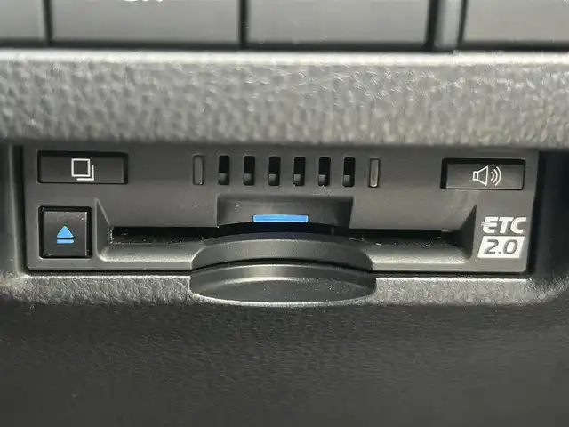 トヨタ ハリアー ハイブリッド Z 岡山県 2020(令2)年 8.4万km ホワイトパールクリスタルシャイン 登録時走行距離83180km/JBLプレミアムサウンド/純正12.3インチナビ/フルセグTV(AM.FM.TV.BT)/全方位カメラ/ETC2.0/ブラインドスポットモニター/デジタルインナーミラー/ヘッドアップディスプレイ/クリアランスソナー/衝突軽減ブレーキ/横滑り防止装置/クルーズコントロール(追従走行あり)/車線逸脱警報（レーンキープアシスト）/オートライト/オートマチックハイビーム/アイドリングストップ/電動リアゲート/19インチ純正AW/純正フロアマット/ハーフレザーシート/D席パワーシート/スマートキー/プッシュスタート/ドアバイザー