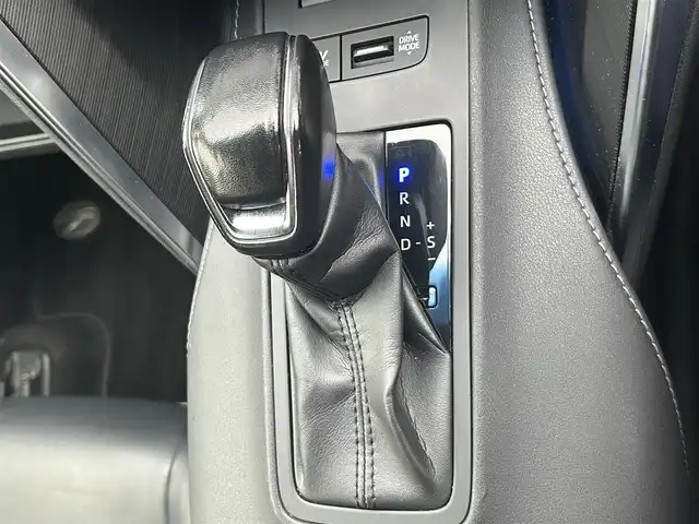 トヨタ ハリアー ハイブリッド Z 岡山県 2020(令2)年 8.4万km ホワイトパールクリスタルシャイン 登録時走行距離83180km/JBLプレミアムサウンド/純正12.3インチナビ/フルセグTV(AM.FM.TV.BT)/全方位カメラ/ETC2.0/ブラインドスポットモニター/デジタルインナーミラー/ヘッドアップディスプレイ/クリアランスソナー/衝突軽減ブレーキ/横滑り防止装置/クルーズコントロール(追従走行あり)/車線逸脱警報（レーンキープアシスト）/オートライト/オートマチックハイビーム/アイドリングストップ/電動リアゲート/19インチ純正AW/純正フロアマット/ハーフレザーシート/D席パワーシート/スマートキー/プッシュスタート/ドアバイザー