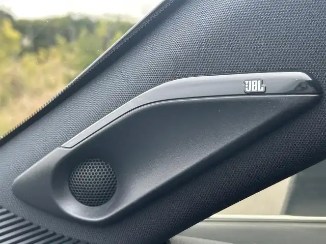 トヨタ ハリアー ハイブリッド Z 岡山県 2020(令2)年 8.4万km ホワイトパールクリスタルシャイン 登録時走行距離83180km/JBLプレミアムサウンド/純正12.3インチナビ/フルセグTV(AM.FM.TV.BT)/全方位カメラ/ETC2.0/ブラインドスポットモニター/デジタルインナーミラー/ヘッドアップディスプレイ/クリアランスソナー/衝突軽減ブレーキ/横滑り防止装置/クルーズコントロール(追従走行あり)/車線逸脱警報（レーンキープアシスト）/オートライト/オートマチックハイビーム/アイドリングストップ/電動リアゲート/19インチ純正AW/純正フロアマット/ハーフレザーシート/D席パワーシート/スマートキー/プッシュスタート/ドアバイザー