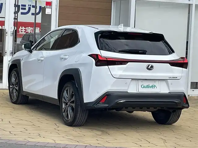 レクサス ＵＸ 250h Fスポーツ 宮崎県 2023(令5)年 7.6万km ホワイトノーヴァガラスフレーク ３眼ＬＥＤヘッドライト/純正ナビ/フルセグＴＶ/ＢＳＭ/レザーシート/シートヒーター/ステアリングヒーター/ＥＴＣ/レーダークルーズ/全方位カメラ/オートマチックハイビーム