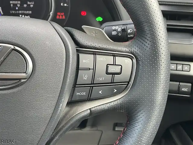 レクサス ＵＸ 250h Fスポーツ 宮崎県 2023(令5)年 7.6万km ホワイトノーヴァガラスフレーク ３眼ＬＥＤヘッドライト/純正ナビ/フルセグＴＶ/ＢＳＭ/レザーシート/シートヒーター/ステアリングヒーター/ＥＴＣ/レーダークルーズ/全方位カメラ/オートマチックハイビーム