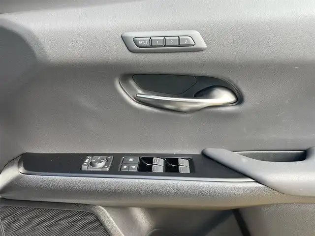 レクサス ＵＸ 250h Fスポーツ 宮崎県 2023(令5)年 7.6万km ホワイトノーヴァガラスフレーク ３眼ＬＥＤヘッドライト/純正ナビ/フルセグＴＶ/ＢＳＭ/レザーシート/シートヒーター/ステアリングヒーター/ＥＴＣ/レーダークルーズ/全方位カメラ/オートマチックハイビーム