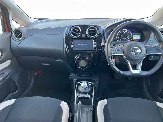 日産 ノート e－パワー X 愛媛県 2016(平28)年 2.1万km プレミアムコロナオレンジ 純正ナビ/Bluetooth/CD/DVD/USB/SD/ETC/ドライブレコーダー前のみ/アラウンドビューモニター/バックカメラ/純正フロアマット/アイドリングストップ/オートLEDヘッドライト/レーンキープアシスト/スマートキー/スペアキー/プッシュスタート/保証書/取扱説明書