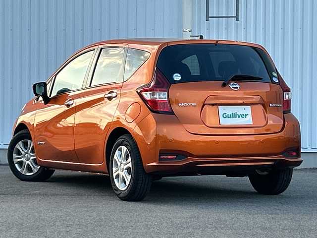 日産 ノート e－パワー X 愛媛県 2016(平28)年 2.1万km プレミアムコロナオレンジ 純正ナビ/Bluetooth/CD/DVD/USB/SD/ETC/ドライブレコーダー前のみ/アラウンドビューモニター/バックカメラ/純正フロアマット/アイドリングストップ/オートLEDヘッドライト/レーンキープアシスト/スマートキー/スペアキー/プッシュスタート/保証書/取扱説明書