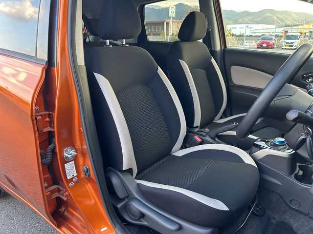 日産 ノート e－パワー X 愛媛県 2016(平28)年 2.1万km プレミアムコロナオレンジ 純正ナビ/Bluetooth/CD/DVD/USB/SD/ETC/ドライブレコーダー前のみ/アラウンドビューモニター/バックカメラ/純正フロアマット/アイドリングストップ/オートLEDヘッドライト/レーンキープアシスト/スマートキー/スペアキー/プッシュスタート/保証書/取扱説明書