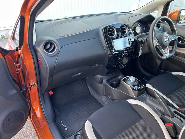 日産 ノート e－パワー X 愛媛県 2016(平28)年 2.1万km プレミアムコロナオレンジ 純正ナビ/Bluetooth/CD/DVD/USB/SD/ETC/ドライブレコーダー前のみ/アラウンドビューモニター/バックカメラ/純正フロアマット/アイドリングストップ/オートLEDヘッドライト/レーンキープアシスト/スマートキー/スペアキー/プッシュスタート/保証書/取扱説明書