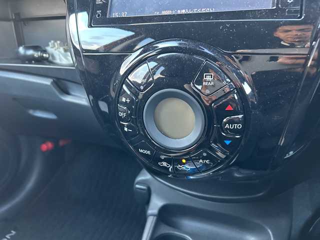 日産 ノート e－パワー X 愛媛県 2016(平28)年 2.1万km プレミアムコロナオレンジ 純正ナビ/Bluetooth/CD/DVD/USB/SD/ETC/ドライブレコーダー前のみ/アラウンドビューモニター/バックカメラ/純正フロアマット/アイドリングストップ/オートLEDヘッドライト/レーンキープアシスト/スマートキー/スペアキー/プッシュスタート/保証書/取扱説明書