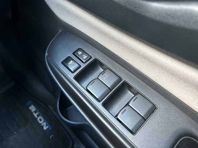 日産 ノート e－パワー X 愛媛県 2016(平28)年 2.1万km プレミアムコロナオレンジ 純正ナビ/Bluetooth/CD/DVD/USB/SD/ETC/ドライブレコーダー前のみ/アラウンドビューモニター/バックカメラ/純正フロアマット/アイドリングストップ/オートLEDヘッドライト/レーンキープアシスト/スマートキー/スペアキー/プッシュスタート/保証書/取扱説明書