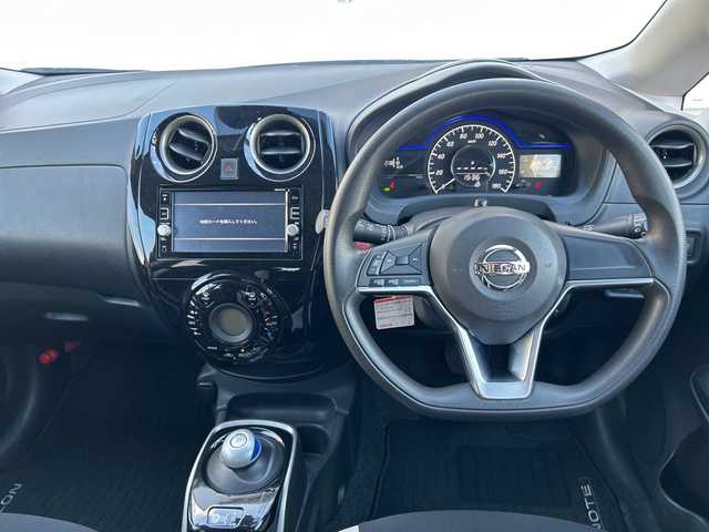 日産 ノート e－パワー X 愛媛県 2016(平28)年 2.1万km プレミアムコロナオレンジ 純正ナビ/Bluetooth/CD/DVD/USB/SD/ETC/ドライブレコーダー前のみ/アラウンドビューモニター/バックカメラ/純正フロアマット/アイドリングストップ/オートLEDヘッドライト/レーンキープアシスト/スマートキー/スペアキー/プッシュスタート/保証書/取扱説明書
