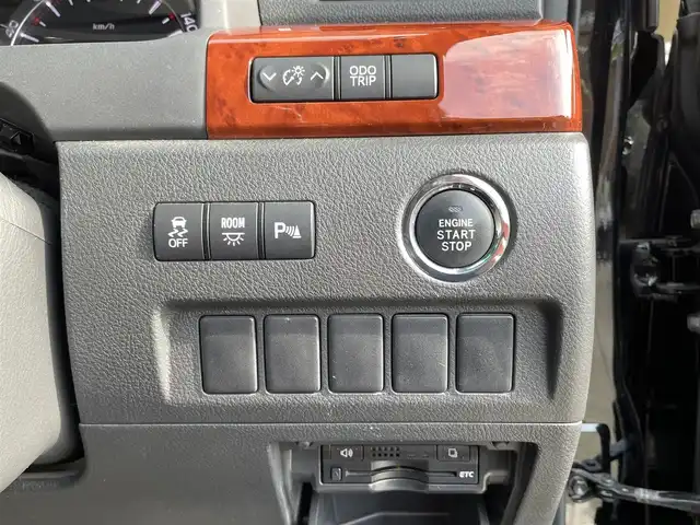 トヨタ ヴェルファイア 2．4Z プラチナセレクション 大阪府 2009(平21)年 7.6万km ブラック 純正ナビ/　FM/AM/フルセグTV/Bluetooth/AUX/CD/DVD/フリップダウンモニター/パワーバックドア/ステアリングスイッチ/革巻きステアリング/バックカメラ/フロントコーナーセンサー/クリアランスソナー/HIDヘッドライト/フォグランプ/純正18インチアルミホイール/プッシュスタート/オートライト/スペアキー/記録簿：H24.26.28.30.R2.4.6年分あり