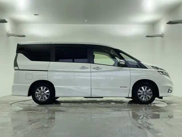 日産 セレナ e－パワー ハイウェイスター V 福井県 2019(令1)年 5.1万km ブリリアントホワイトパール セーフティパックB/プロパイロット/・衝突軽減ブレーキ/・車線逸脱警報機能/・レーンキープアシスト/・クルーズコントロール（追従有）/社外SDナビゲーション/【AM/FM/CD/Bluetooth/フルセグTV】/バックカメラ/ETC/デジタルインナーミラー/両側パワースライドドア/ドライブレコーダー/プッシュスタート/スマートキー/スペアキー/オートライト/LEDヘッドライド/フォグランプ/取扱説明書