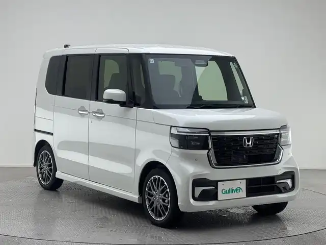 ホンダ Ｎ ＢＯＸ カスタム ターボ 兵庫県 2024(令6)年 0.1万km未満 プラチナホワイトパール ホンダセンシング/アダクティブクルーズコントロール/レーンキープアシスト/CMBS/横滑り防止装置/衝突軽減システム/カーテンエアバッグ/コーナーセンサー（前後）/電子パーキング/ABH/両側パワースライドドア/ハーフレザーシート/シートヒーター（D/N席）/パドルシフト/LEDヘッドライト/オートライト/オートマチックハイビーム/純正15インチアルミホイール/スマートキー/ターボエンジン