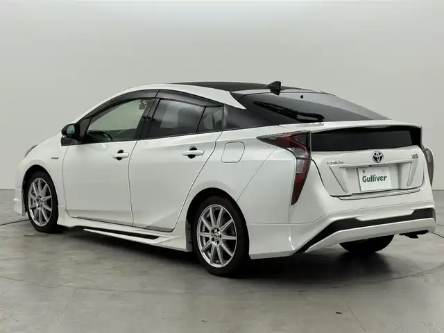 トヨタ プリウス S ツーリングセレクション 福岡県 2016(平28)年 8万km ホワイトパールクリスタルシャイン モデリスタエアロ　/アルパイン９型ナビ（フルセグＴＶ）　/バックカメラ　/ＥＴＣ　/前方ドラレコ　/エコグライダー　/レーダークルコン　/衝突被害軽減ブレーキ　/レーンキープ　/オートマチックハイビーム　/シートヒーター