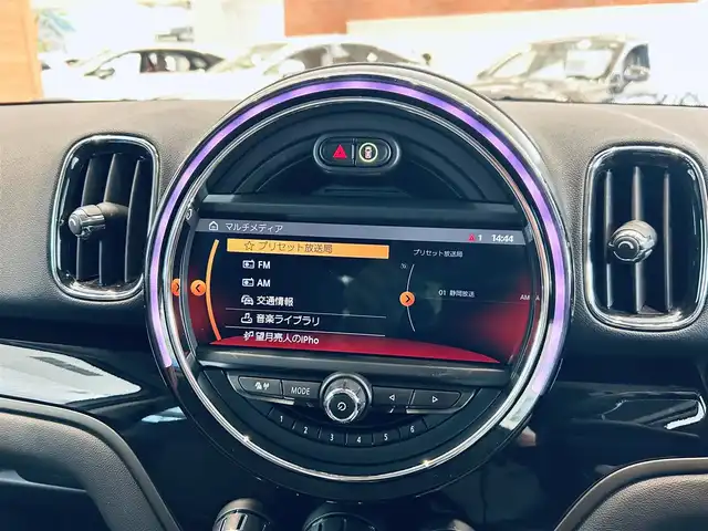 ＭＩＮＩ ミニ クロスオーバー クーパー D コーンウォールED 大阪府 2020(令2)年 5.5万km ライトホワイト ワンオーナー/ペッパーP/インテリジェントセーフティ/純正ナビ/バックカメラ/電動リアゲート/ハーフレザー/純正18インチAW/LEDヘッドライト/ACC/ETC/ドラレコ