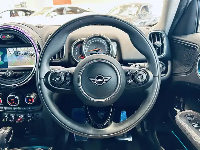 ＭＩＮＩ ミニ クロスオーバー クーパー D コーンウォールED 大阪府 2020(令2)年 5.5万km ライトホワイト ワンオーナー/ペッパーP/インテリジェントセーフティ/純正ナビ/バックカメラ/電動リアゲート/ハーフレザー/純正18インチAW/LEDヘッドライト/ACC/ETC/ドラレコ