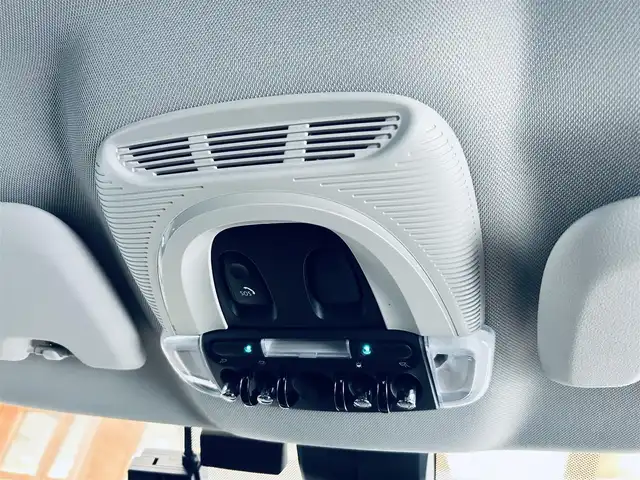 ＭＩＮＩ ミニ クロスオーバー クーパー D コーンウォールED 大阪府 2020(令2)年 5.5万km ライトホワイト ワンオーナー/ペッパーP/インテリジェントセーフティ/純正ナビ/バックカメラ/電動リアゲート/ハーフレザー/純正18インチAW/LEDヘッドライト/ACC/ETC/ドラレコ