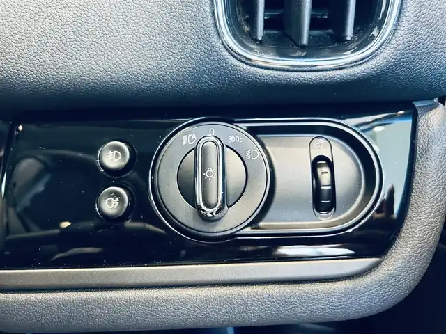 ＭＩＮＩ ミニ クロスオーバー クーパー D コーンウォールED 大阪府 2020(令2)年 5.5万km ライトホワイト ワンオーナー/ペッパーP/インテリジェントセーフティ/純正ナビ/バックカメラ/電動リアゲート/ハーフレザー/純正18インチAW/LEDヘッドライト/ACC/ETC/ドラレコ
