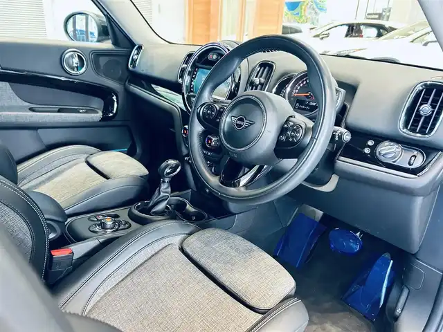 ＭＩＮＩ ミニ クロスオーバー クーパー D コーンウォールED 大阪府 2020(令2)年 5.5万km ライトホワイト ワンオーナー/ペッパーP/インテリジェントセーフティ/純正ナビ/バックカメラ/電動リアゲート/ハーフレザー/純正18インチAW/LEDヘッドライト/ACC/ETC/ドラレコ