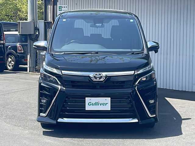 トヨタ ヴォクシー ZS 煌Ⅲ 長野県 2020(令2)年 5.7万km ブラック ４WD/Toyota Safety Sense P/カロッツェリアナビフルセグTV/バックカメラ/ビルトインETC/両側パワースライドドア/ハーフレザーシート/前後コーナーセンサー/純正１６インチアルミ/スマートキー