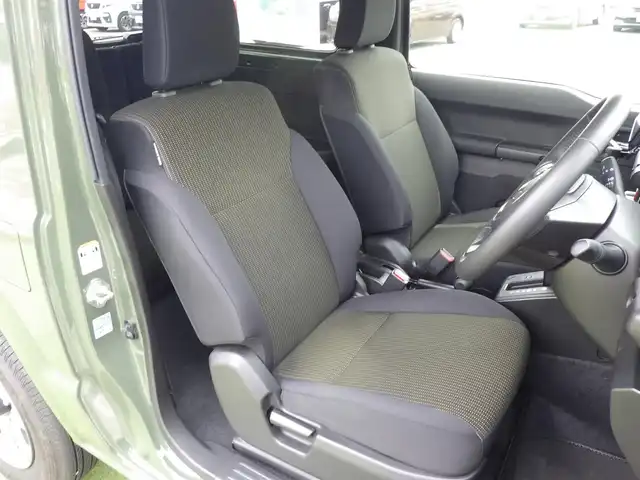 スズキ ジムニー XC 千葉県 2024(令6)年 1.5万km ジャングルグリーン スズキセーフティサポート/社外メモリーナビ/地デジTV/【DVD/CD再生機能　Bluetooth接続】/バックカメラ/ドライブレコーダー（HDR301）/革巻きステアリング/ステアリングスイッチ/前席シートヒーター/ETC/LEDヘッドライト/フォグライト/ウインカーミラー/純正16インチアルミホイル/携帯リモコン