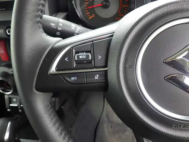 スズキ ジムニー XC 千葉県 2024(令6)年 1.5万km ジャングルグリーン スズキセーフティサポート/社外メモリーナビ/地デジTV/【DVD/CD再生機能　Bluetooth接続】/バックカメラ/ドライブレコーダー（HDR301）/革巻きステアリング/ステアリングスイッチ/前席シートヒーター/ETC/LEDヘッドライト/フォグライト/ウインカーミラー/純正16インチアルミホイル/携帯リモコン