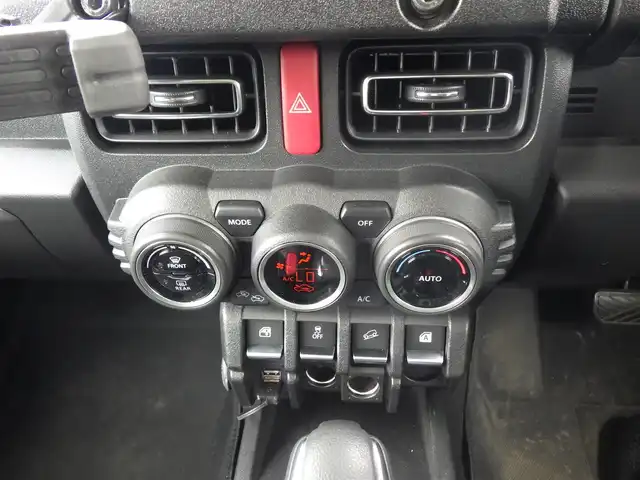 スズキ ジムニー XC 千葉県 2024(令6)年 1.5万km ジャングルグリーン スズキセーフティサポート/社外メモリーナビ/地デジTV/【DVD/CD再生機能　Bluetooth接続】/バックカメラ/ドライブレコーダー（HDR301）/革巻きステアリング/ステアリングスイッチ/前席シートヒーター/ETC/LEDヘッドライト/フォグライト/ウインカーミラー/純正16インチアルミホイル/携帯リモコン