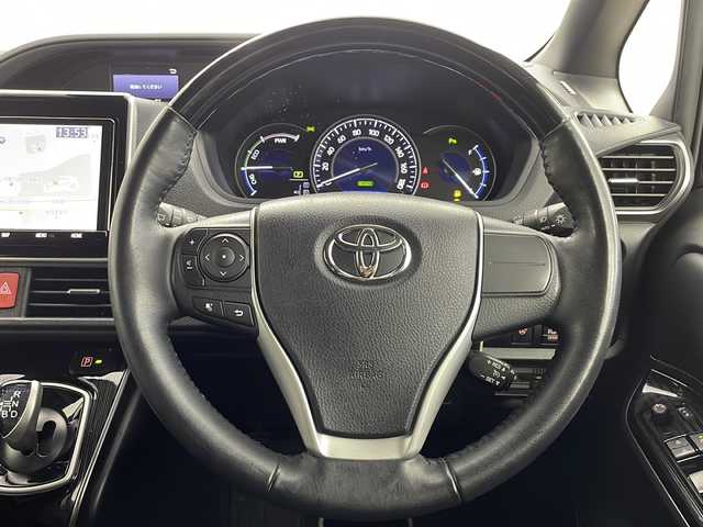 トヨタ エスクァイア ハイブリッド Gi プレミアムパッケージ ブラックテーラード 千葉県 2021(令3)年 5.9万km ブラック 禁煙車　/衝突軽減システム　/純正ナビ　/ＡＭ　ＦＭ　ＣＤ　ＤＶＤ　ＢＴ　フルセグ　/後席モニター　/レーンキープアシスト　/コーナーセンサー　/両側パワースライドドア　/先行車発進お知らせ　/ＬＥＤヘッドライト/クルーズコントロール/フォグランプ/シートヒーター/ハンドルヒーター/バックカメラ/ハーフレザーシート/電格ミラー/純正アルミホイール/純正フロアマット/プッシュスタート/スマートキー
