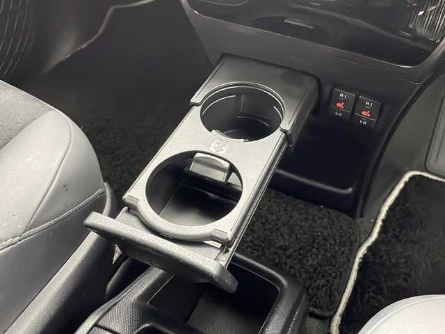 トヨタ エスクァイア ハイブリッド Gi プレミアムパッケージ ブラックテーラード 千葉県 2021(令3)年 5.9万km ブラック 禁煙車　/衝突軽減システム　/純正ナビ　/ＡＭ　ＦＭ　ＣＤ　ＤＶＤ　ＢＴ　フルセグ　/後席モニター　/レーンキープアシスト　/コーナーセンサー　/両側パワースライドドア　/先行車発進お知らせ　/ＬＥＤヘッドライト/クルーズコントロール/フォグランプ/シートヒーター/ハンドルヒーター/バックカメラ/ハーフレザーシート/電格ミラー/純正アルミホイール/純正フロアマット/プッシュスタート/スマートキー