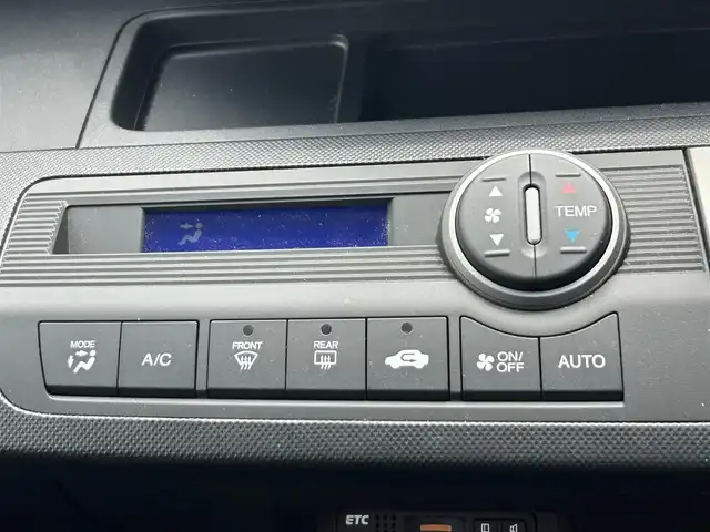 ホンダ フリード G プレミアムエディション 奈良県 2016(平28)年 1.5万km ホワイトオーキッドパール 純正ナビ/(AM/FN/CD/DVD/BT/iPod/USB/VTR/フルセグTV)/フリップダウンモニター/両側パワースライドドア/ハーフレザーシート/バックカメラ/クルーズコントロール/ビルトインETC/オートライト/横滑り防止装置/電格ウインカーミラー/フロアマット