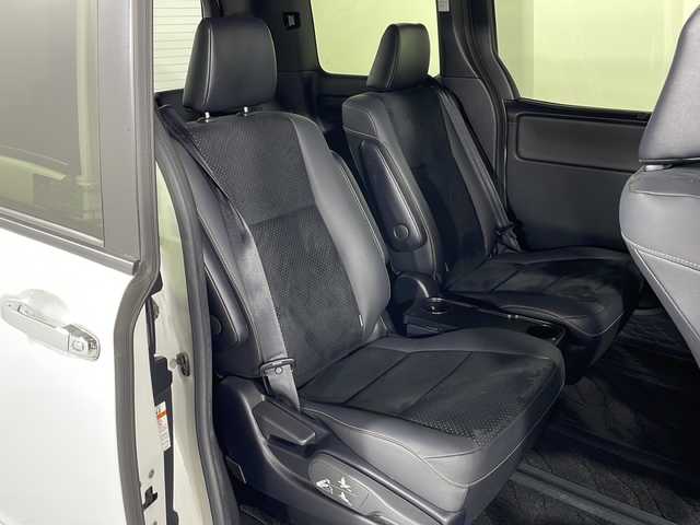 トヨタ ヴォクシー ZS 煌Ⅲ 広島県 2021(令3)年 2.9万km ホワイトパールクリスタルシャイン 純正10型ナビ/純正フリップダウンモニター/両側パワースライドドア/バックカメラ/クリアランスソナー/セーフティセンス/・プリクラッシュセーフティ/・レーンディパーチャーアラート/・オートマチックハイビーム/クルーズコントロール/LEDヘッドランプ/純正16インチAW/ETC2.0/ドライブレコーダー