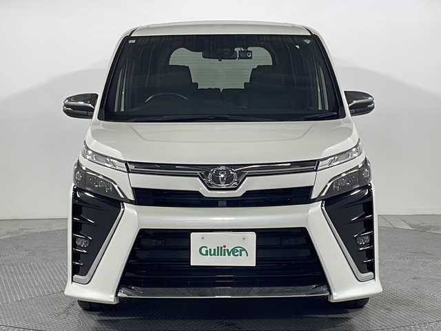 トヨタ ヴォクシー ZS 煌Ⅲ 広島県 2021(令3)年 2.9万km ホワイトパールクリスタルシャイン 純正10型ナビ/純正フリップダウンモニター/両側パワースライドドア/バックカメラ/クリアランスソナー/セーフティセンス/・プリクラッシュセーフティ/・レーンディパーチャーアラート/・オートマチックハイビーム/クルーズコントロール/LEDヘッドランプ/純正16インチAW/ETC2.0/ドライブレコーダー