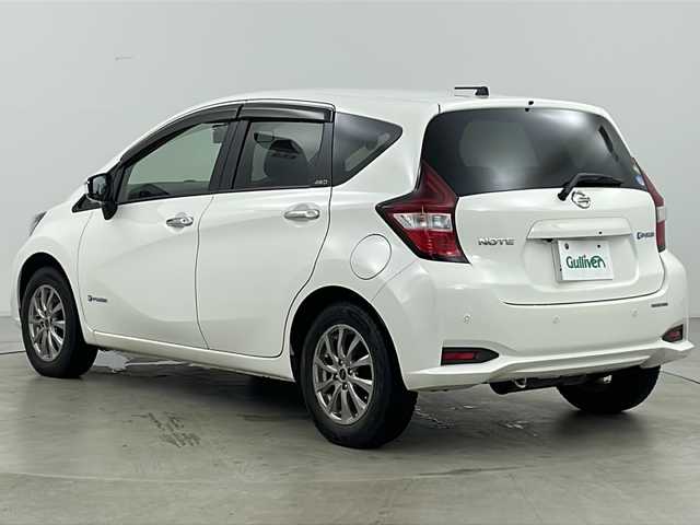 日産 ノート e－パワー X FOUR 道央・札幌 2019(令1)年 7.4万km ホワイト ・４WD/・純正SDナビTV・BT・CD/・バックモニター/・エマージェンシーブレーキ/・レーンキープアシスト/・車線逸脱警報/・バックソナー/・２WD／４WD切替可/・横滑防止装置/・電動格納ドアミラー/・ドアミラーウィンカー＆ヒーター