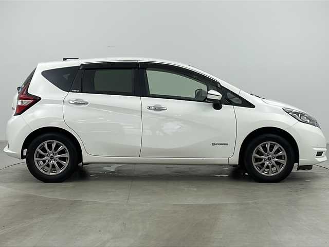 日産 ノート e－パワー X FOUR 道央・札幌 2019(令1)年 7.4万km ホワイト ・４WD/・純正SDナビTV・BT・CD/・バックモニター/・エマージェンシーブレーキ/・レーンキープアシスト/・車線逸脱警報/・バックソナー/・２WD／４WD切替可/・横滑防止装置/・電動格納ドアミラー/・ドアミラーウィンカー＆ヒーター