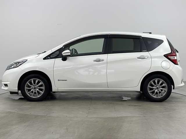日産 ノート e－パワー X FOUR 道央・札幌 2019(令1)年 7.4万km ホワイト ・４WD/・純正SDナビTV・BT・CD/・バックモニター/・エマージェンシーブレーキ/・レーンキープアシスト/・車線逸脱警報/・バックソナー/・２WD／４WD切替可/・横滑防止装置/・電動格納ドアミラー/・ドアミラーウィンカー＆ヒーター