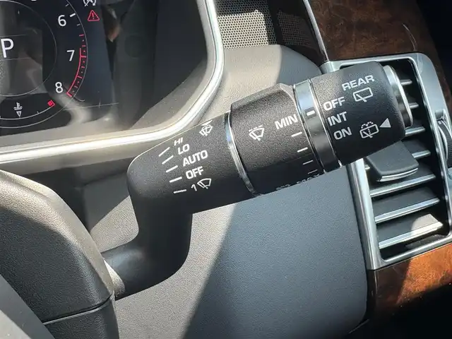 ランドローバー レンジローバー ヴォーグ 石川県 2019(令1)年 1.8万km 白 4WD/純正メモリナビ（Bluetooth）/フルセグテレビ/黒レザーシート/全席パワーシート/全席シートヒーター/エアシート/バックカメラ/パワーバックドア/アイドリングストップ/パーキングアシスト/ガラスルーフ/LEDヘッドライト/オートライト/AppleCarPlay/ビルトインETC/衝突軽減ブレーキ/USB
