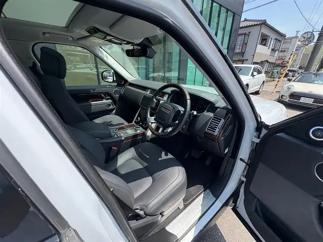 ランドローバー レンジローバー ヴォーグ 石川県 2019(令1)年 1.8万km 白 4WD/純正メモリナビ（Bluetooth）/フルセグテレビ/黒レザーシート/全席パワーシート/全席シートヒーター/エアシート/バックカメラ/パワーバックドア/アイドリングストップ/パーキングアシスト/ガラスルーフ/LEDヘッドライト/オートライト/AppleCarPlay/ビルトインETC/衝突軽減ブレーキ/USB