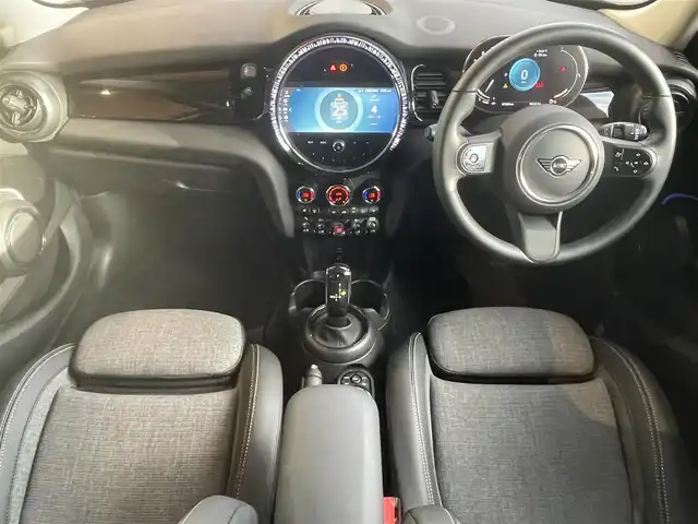 ＭＩＮＩ ＢＭＷ ミニ クーパー S 高知県 2023(令5)年 0.8万km グレーＭ ルーフトップグレーメタリック/ワンオーナー/純正ディスプレイオーディオ/【BT/AppleCarplay】/バックカメラ/クルーズコントロール/衝突被害軽減ブレーキ/横滑り防止/ハーフレザーシート/シートヒーター/コーナー、バックセンサー/ETC/前後ドライブレコーダー/パドルシフト/オートワイパー/オートライト/純正LEDライト/スマートキー/プッシュスタート/MTモード付きAT/アイドリングストップ/純正アルミホイール 17インチ/純正フロアマット