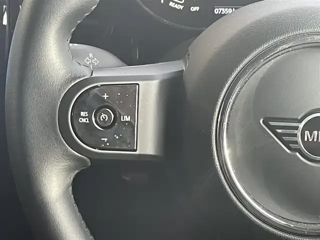 ＭＩＮＩ ＢＭＷ ミニ クーパー S 高知県 2023(令5)年 0.8万km グレーＭ ルーフトップグレーメタリック/ワンオーナー/純正ディスプレイオーディオ/【BT/AppleCarplay】/バックカメラ/クルーズコントロール/衝突被害軽減ブレーキ/横滑り防止/ハーフレザーシート/シートヒーター/コーナー、バックセンサー/ETC/前後ドライブレコーダー/パドルシフト/オートワイパー/オートライト/純正LEDライト/スマートキー/プッシュスタート/MTモード付きAT/アイドリングストップ/純正アルミホイール 17インチ/純正フロアマット