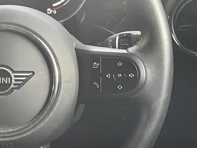 ＭＩＮＩ ＢＭＷ ミニ クーパー S 高知県 2023(令5)年 0.8万km グレーＭ ルーフトップグレーメタリック/ワンオーナー/純正ディスプレイオーディオ/【BT/AppleCarplay】/バックカメラ/クルーズコントロール/衝突被害軽減ブレーキ/横滑り防止/ハーフレザーシート/シートヒーター/コーナー、バックセンサー/ETC/前後ドライブレコーダー/パドルシフト/オートワイパー/オートライト/純正LEDライト/スマートキー/プッシュスタート/MTモード付きAT/アイドリングストップ/純正アルミホイール 17インチ/純正フロアマット