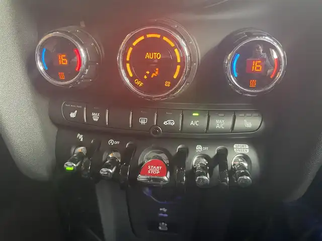 ＭＩＮＩ ＢＭＷ ミニ クーパー S 高知県 2023(令5)年 0.8万km グレーＭ ルーフトップグレーメタリック/ワンオーナー/純正ディスプレイオーディオ/【BT/AppleCarplay】/バックカメラ/クルーズコントロール/衝突被害軽減ブレーキ/横滑り防止/ハーフレザーシート/シートヒーター/コーナー、バックセンサー/ETC/前後ドライブレコーダー/パドルシフト/オートワイパー/オートライト/純正LEDライト/スマートキー/プッシュスタート/MTモード付きAT/アイドリングストップ/純正アルミホイール 17インチ/純正フロアマット